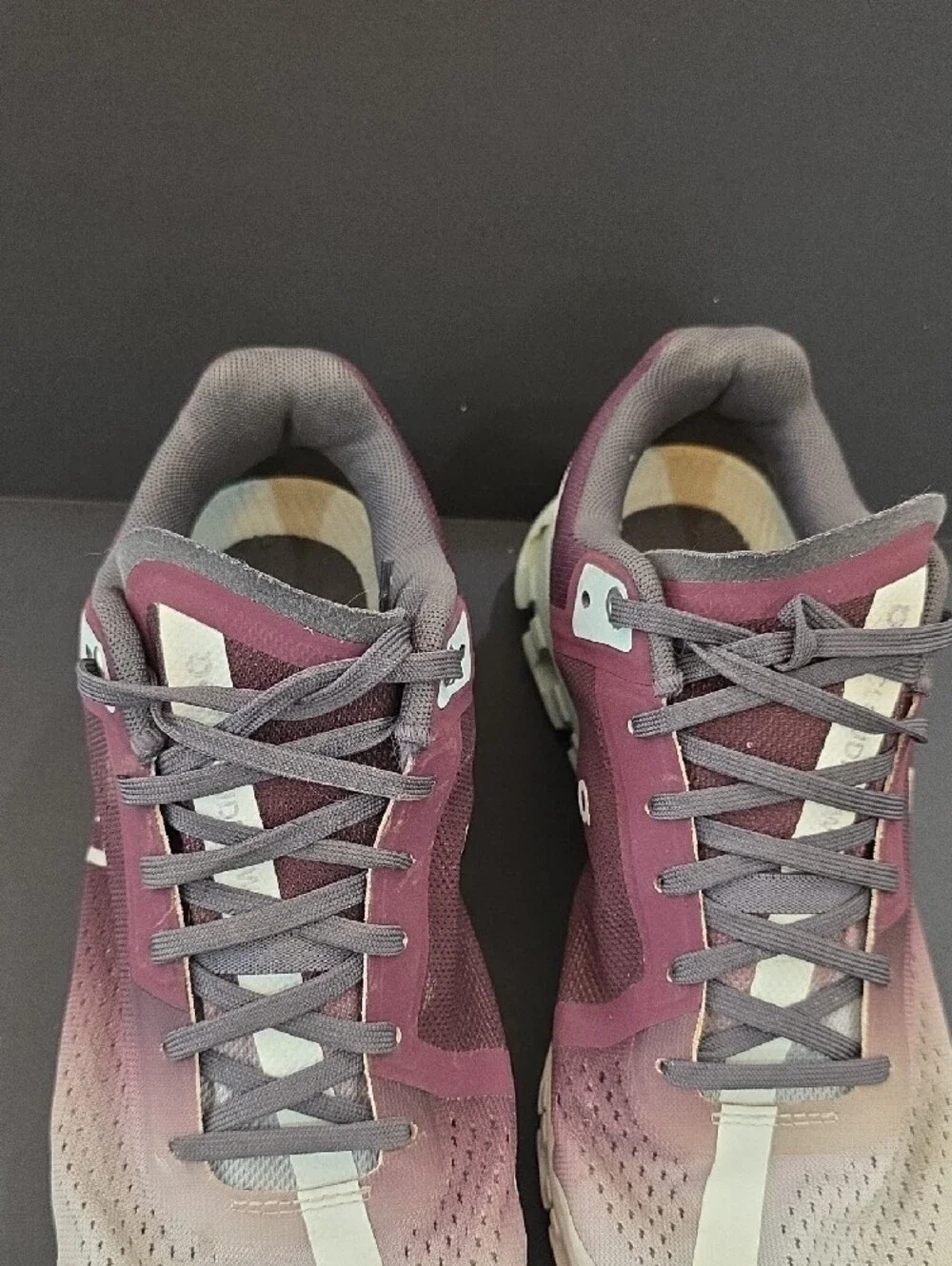 On Running CloudFlow Women's Gradient Plum and Gray Sneakers Size 8